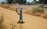 Spaziergängerin bei Malindi